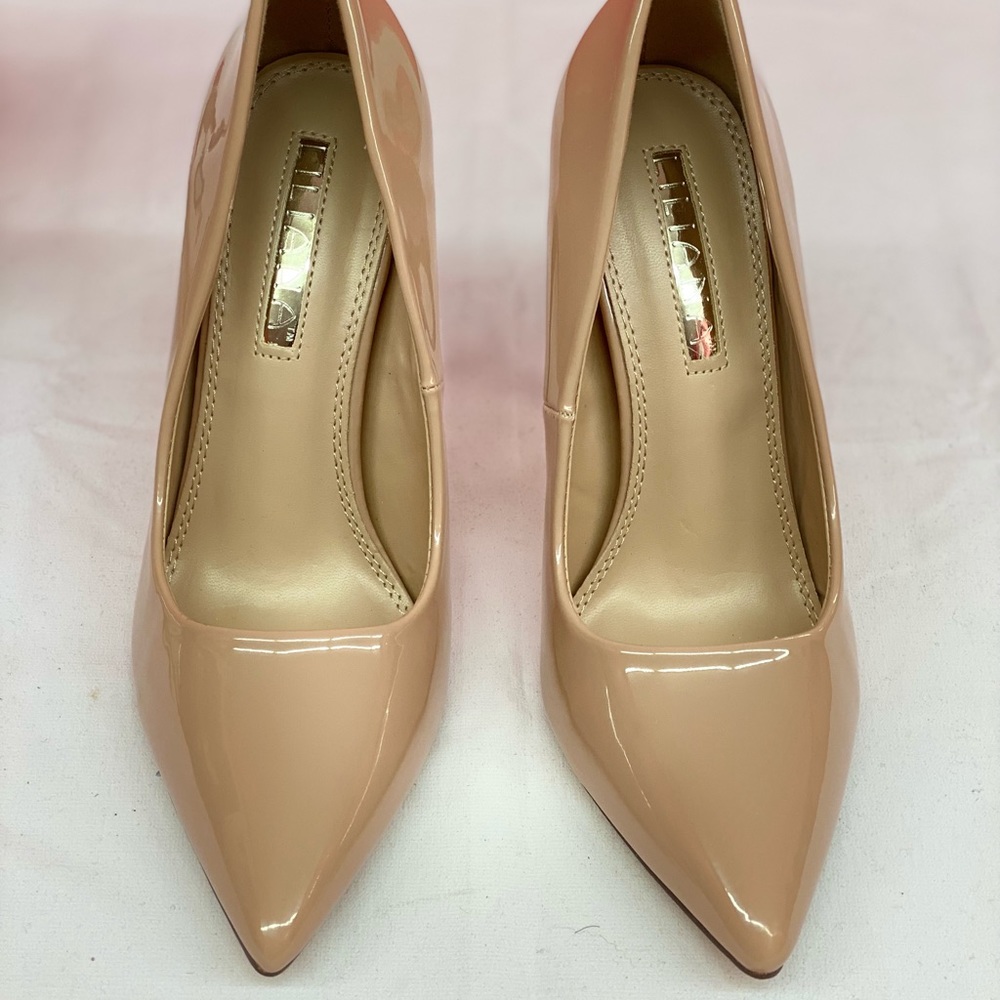 Nude pumps 8.5